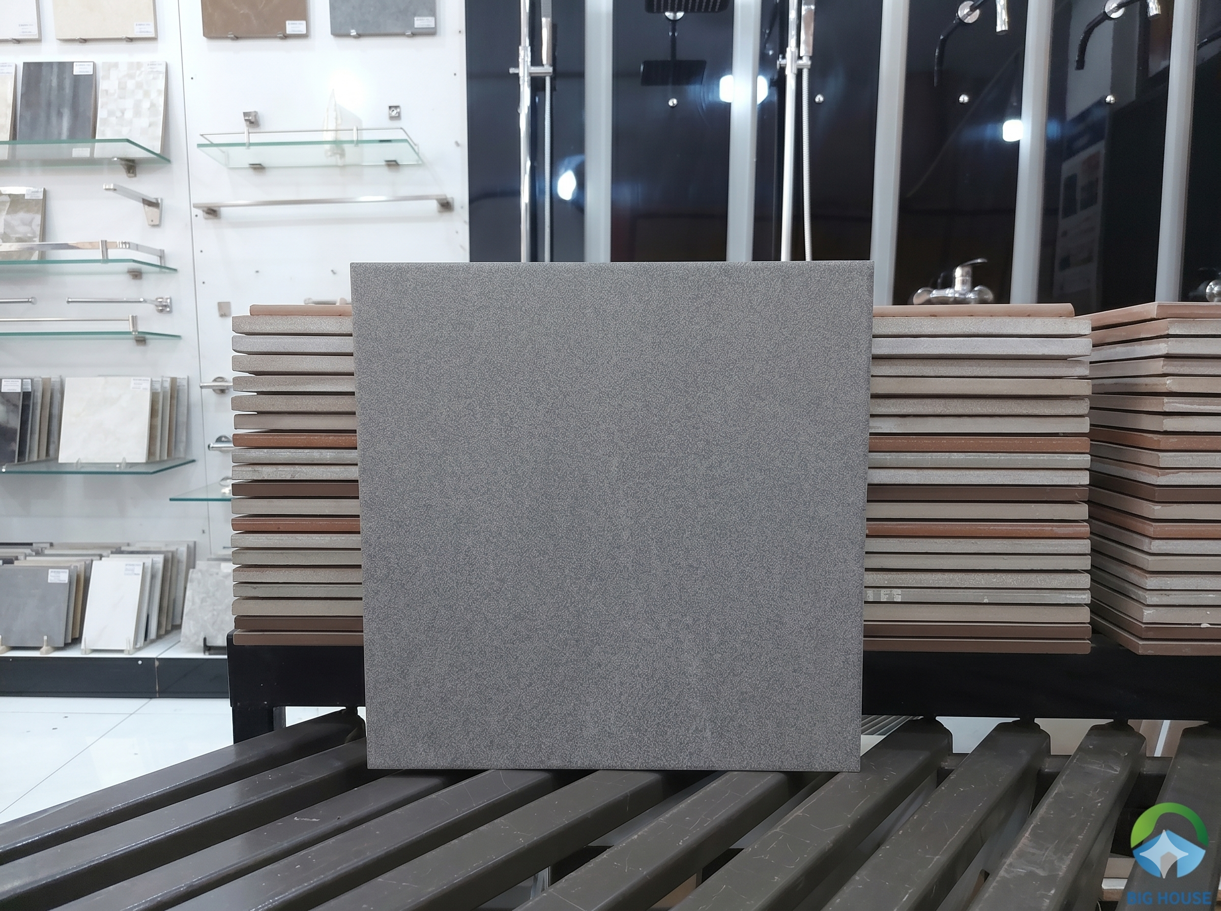 Gạch ceramic nhám, chống trơn tốt cho phòng tắm, sân vườn